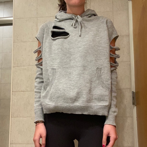 Gray sweater with rips - Picture 2 of 4